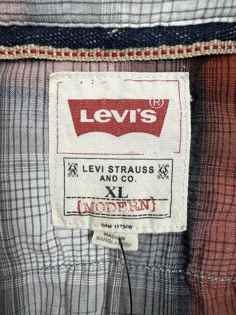 Levi's Plaid Button Up Shirt