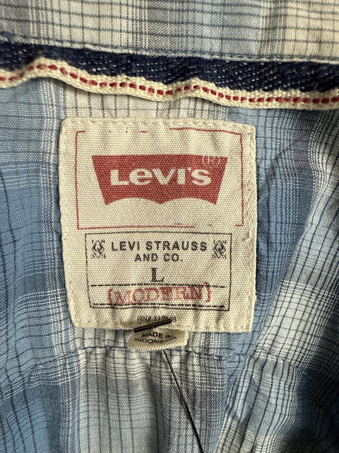 Levi's Plaid Button Up Shirt