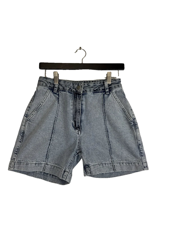 Short PrettyLittleThing bleu pâle début 2020