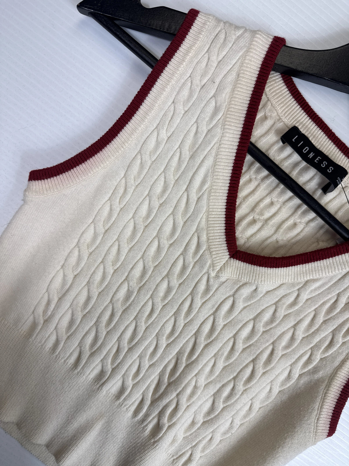 Sweater Vest Lioness Cream