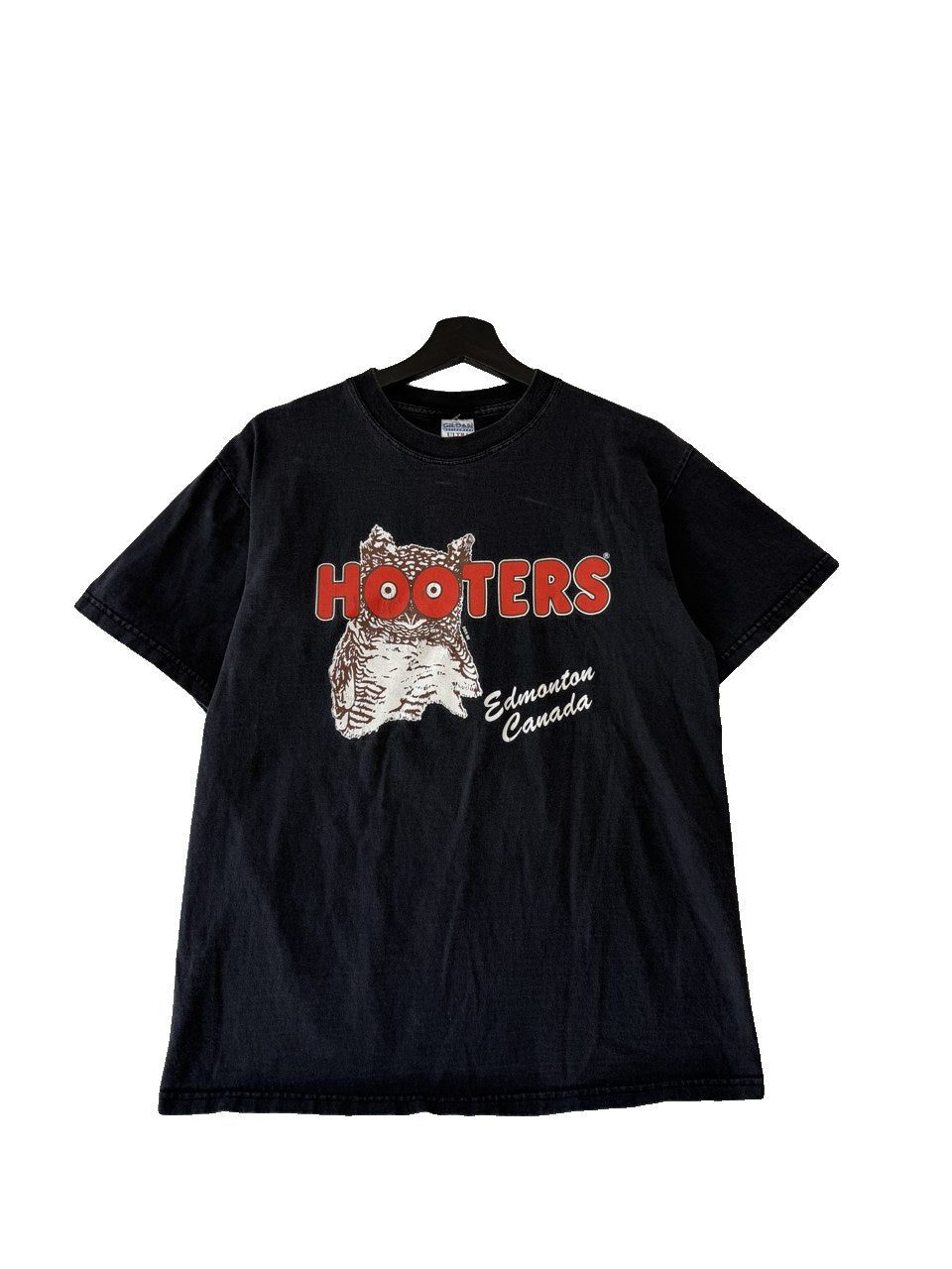 2000s Hooters Graphic T-Shirt
