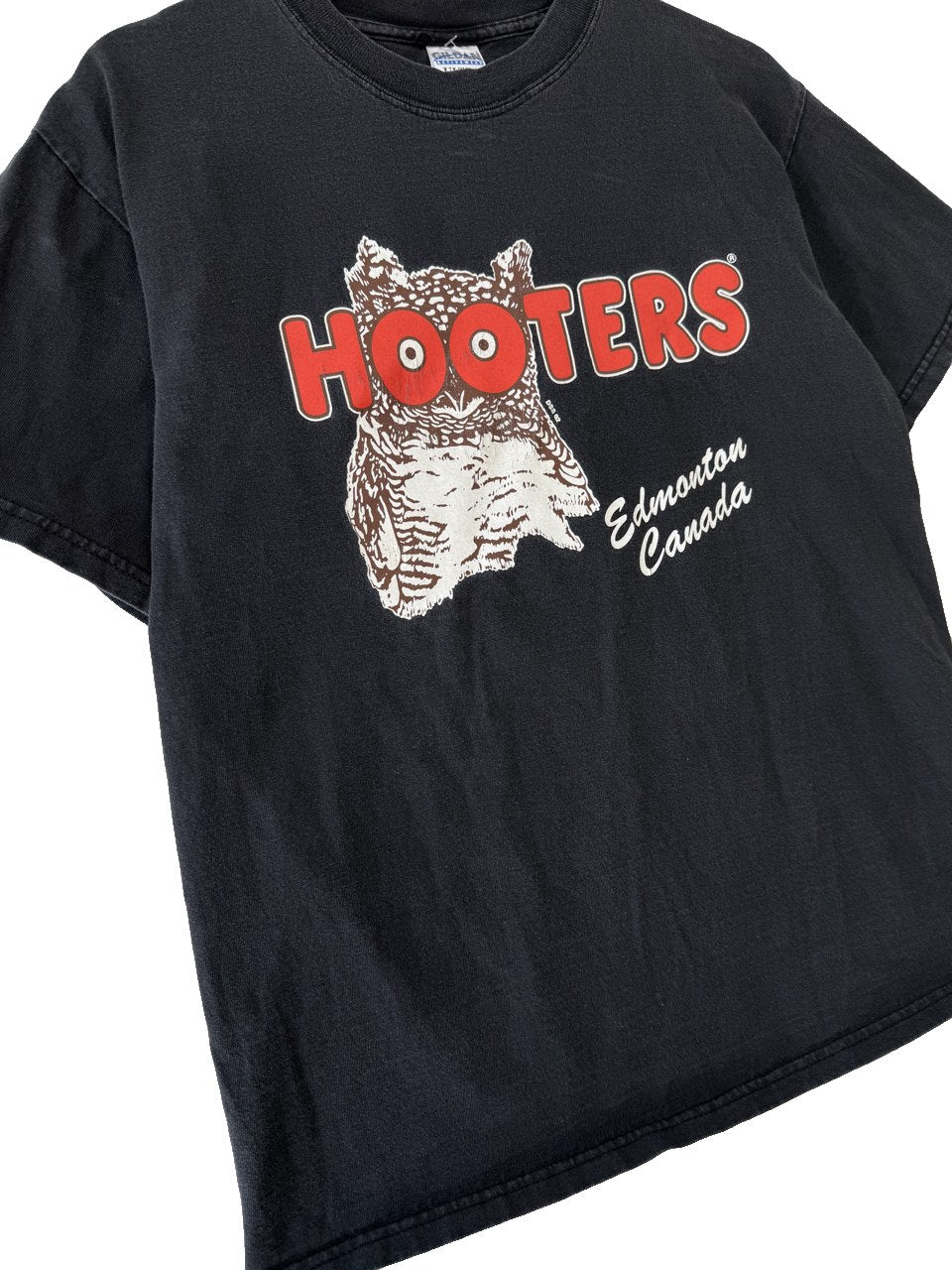 2000s Hooters Graphic T-Shirt