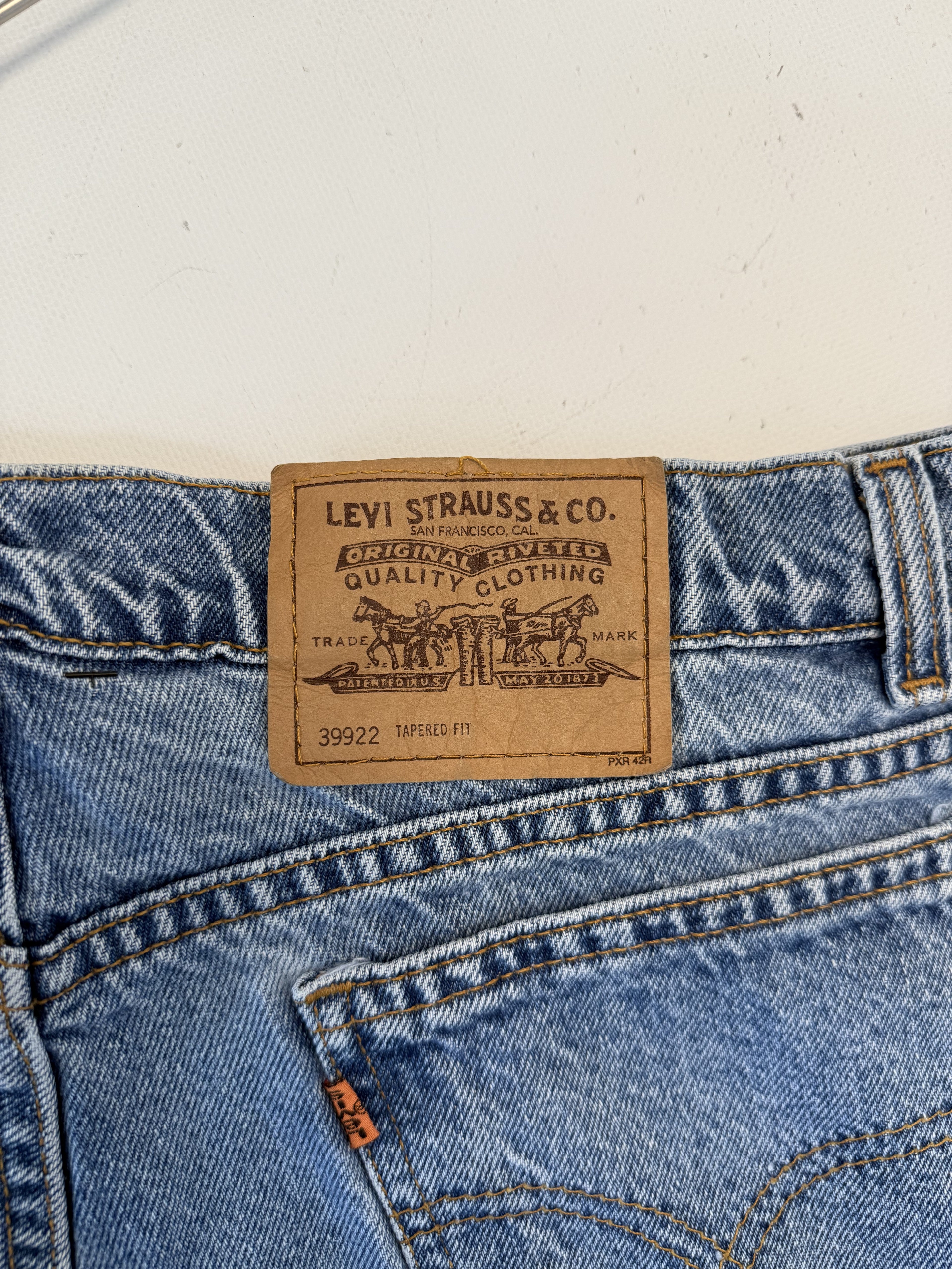 Y2K Levi's Tapered Fit Shorts