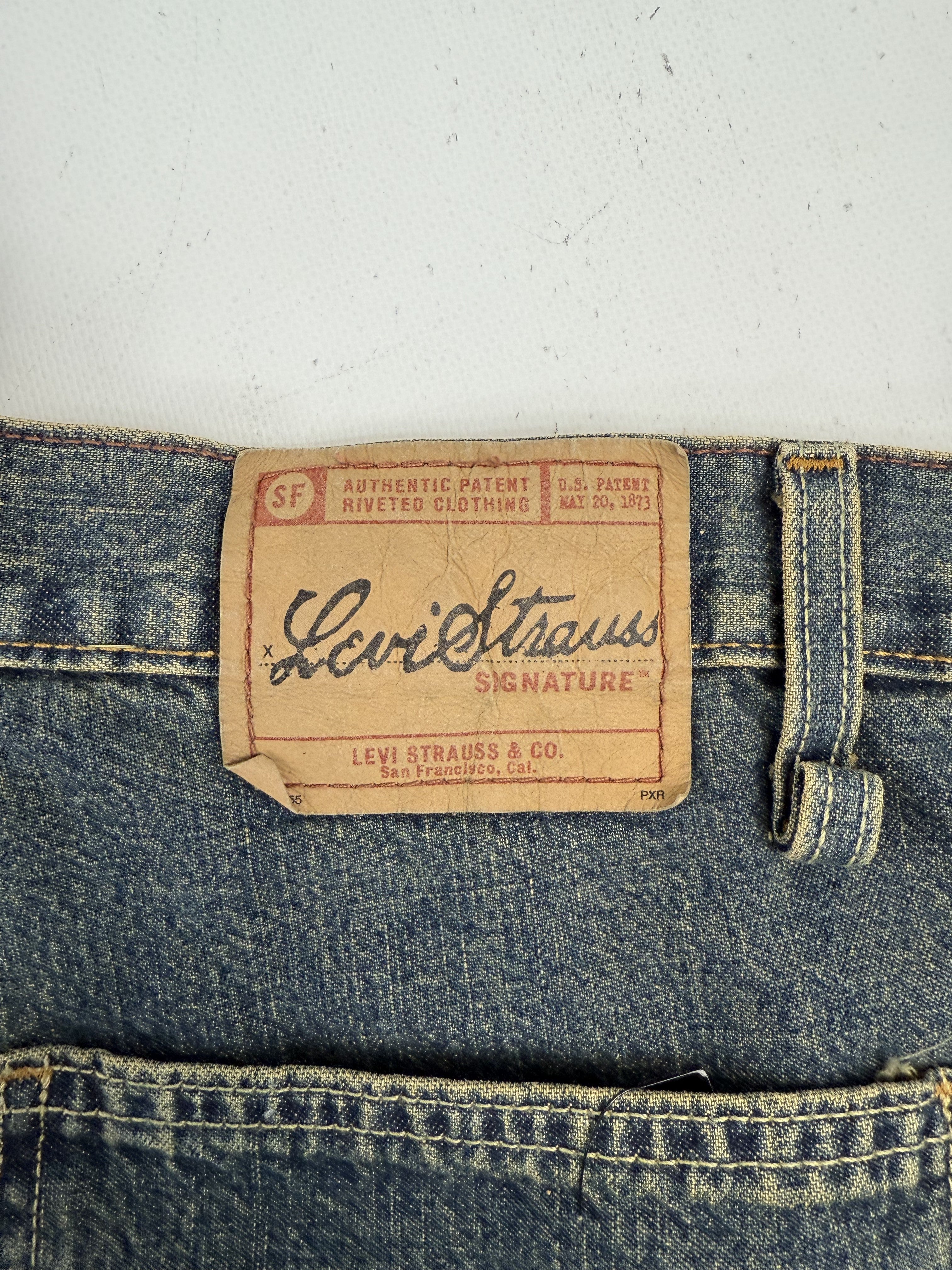 2000s Levi's Signature Cargo Shorts